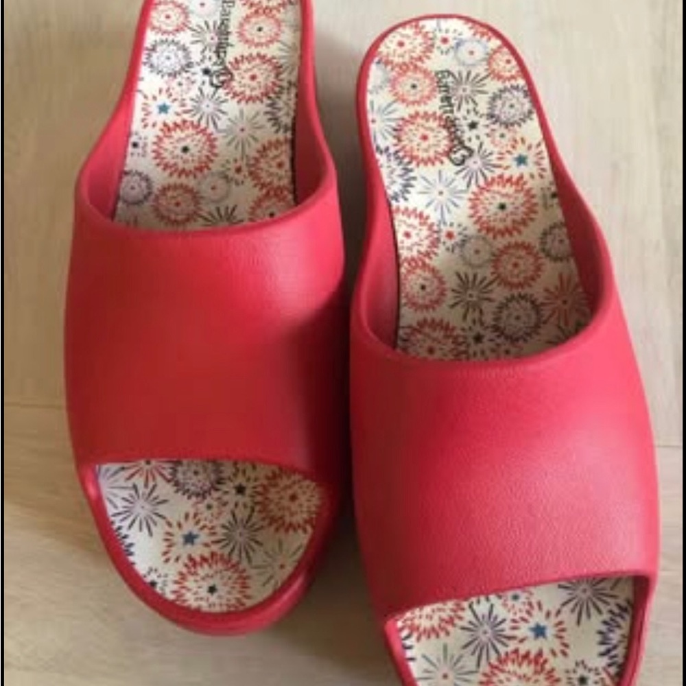 Size 10M Baretraps Slip On Platform Sandals Beach Pool Lounging